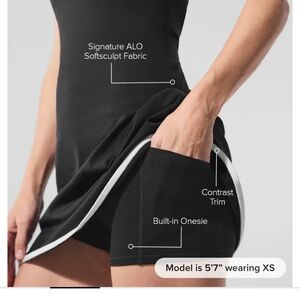 ALO Yoga Women's Black Softsculpt Skort with White Trim